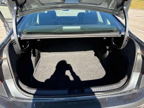 Used 2025 Volkswagen Jetta SE image 30