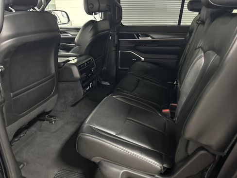 Used 2023 Jeep Wagoneer L Series II image 27