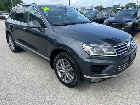 Used 2016 Volkswagen Touareg TDI AWD/4WD image 7