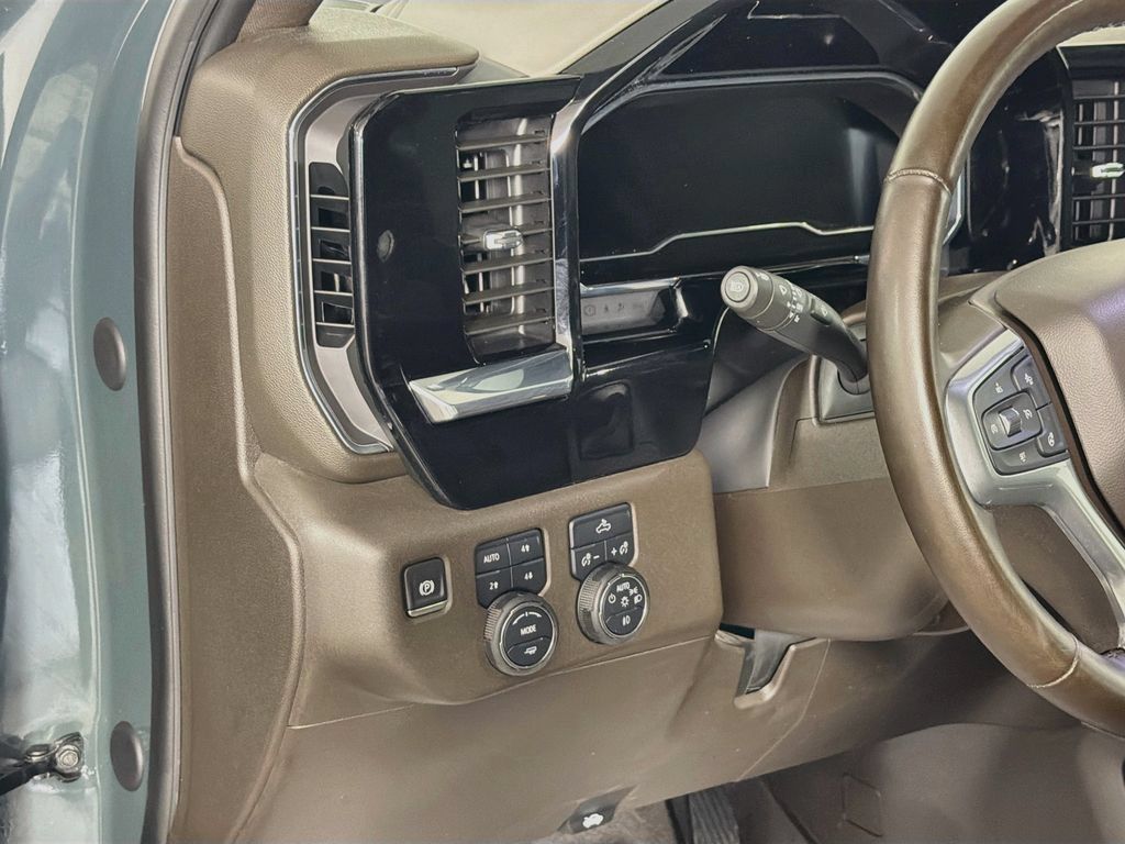 Used 2025 Chevrolet Silverado 1500 LT Trail Boss w/ Convenience Package II AWD/4WD image 11