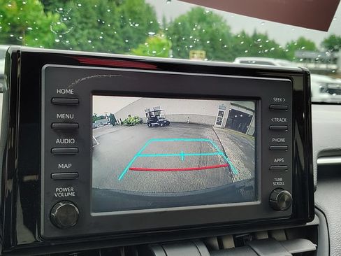 Used 2019 Toyota RAV4 LE w/ Carpet Mat Package FWD image 27