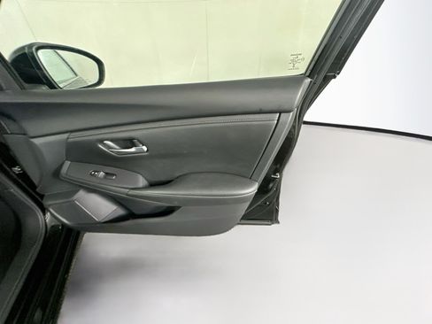 Used 2025 Nissan Sentra SV FWD image 30