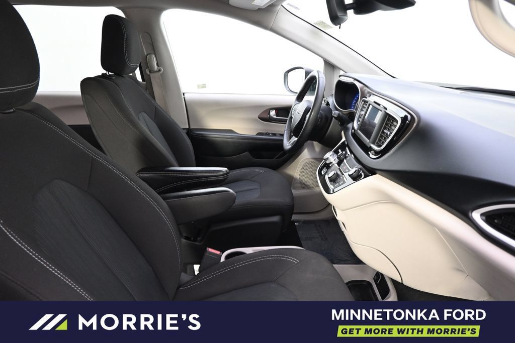 Used 2023 Chrysler Voyager LX FWD image 15