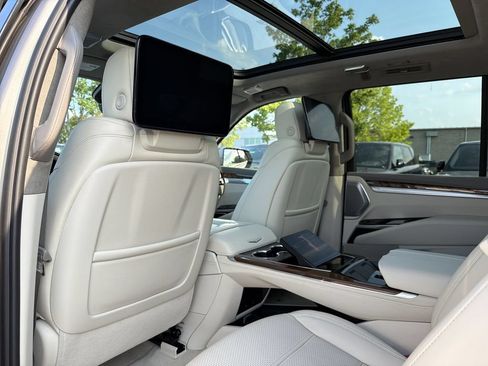 Used 2025 Cadillac Escalade Sport Platinum AWD/4WD image 12