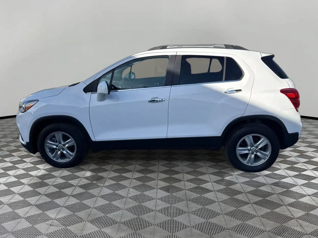 Used 2020 Chevrolet Trax LT w/ LT Convenience Package FWD image 8