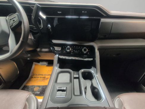 Used 2024 GMC Sierra 2500 Denali w/ Denali Reserve Package image 11