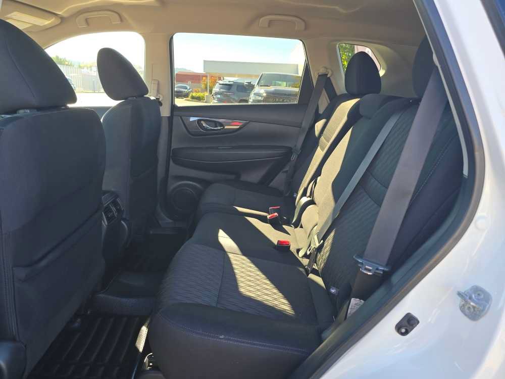Used 2019 Nissan Rogue SV AWD/4WD image 16