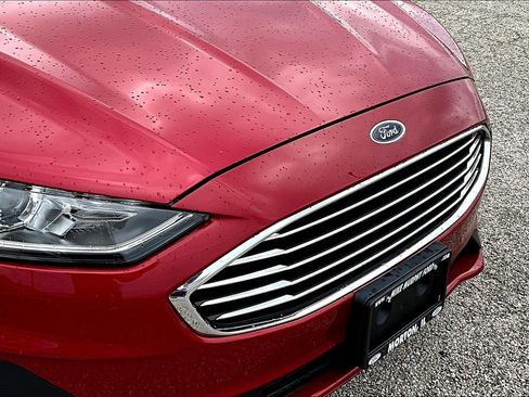 Used 2020 Ford Fusion SE image 31