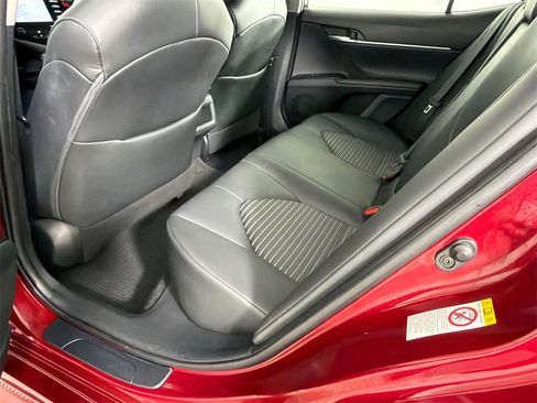 Used 2018 Toyota Camry SE image 20