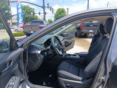 Used 2026 Nissan Altima 2.5 SV AWD/4WD image 9