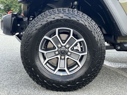 New 2025 Jeep Gladiator Mojave w/ Convenience Group image 33