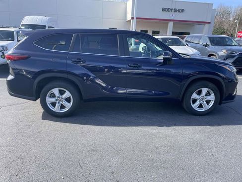 Used 2023 Toyota Highlander LE image 12