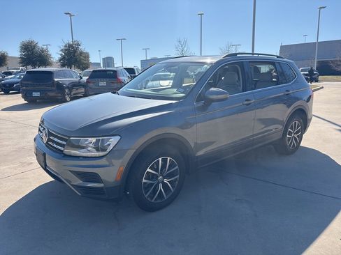 Used 2019 Volkswagen Tiguan SE image 1