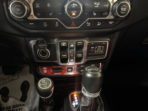 Used 2019 Jeep Wrangler Unlimited Rubicon AWD/4WD image 12