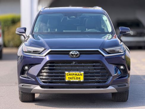 Used 2025 Toyota Grand Highlander AWD image 19