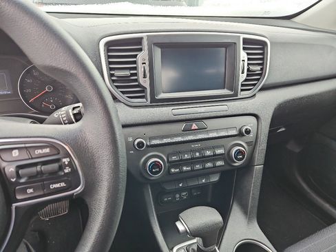 Used 2018 Kia Sportage LX w/ LX Popular Package image 13