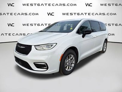 New 2026 Chrysler Pacifica Select