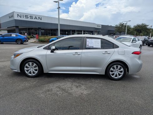 Used 2023 Toyota Corolla LE FWD image 7