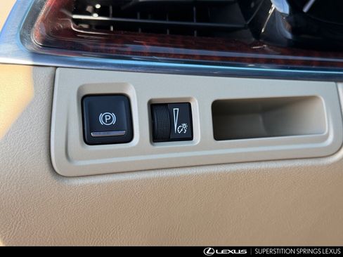 Used 2018 Cadillac XT5 Luxury w/ Driver Awareness Package image 19