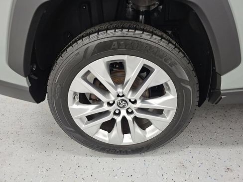 Used 2019 Toyota RAV4 XLE Premium w/ Cold Weather Package AWD/4WD image 7