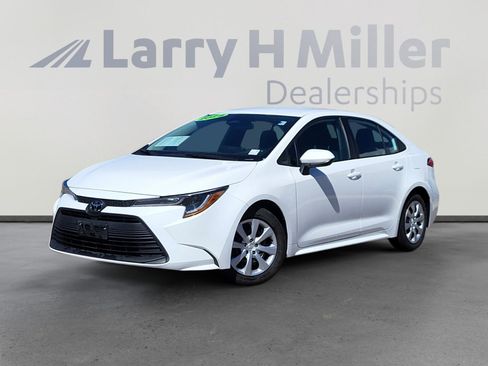 Certified 2024 Toyota Corolla LE image 1