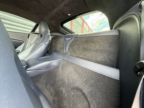 Used 2019 Aston Martin V8 Vantage Coupe image 19