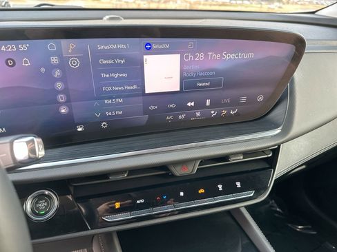 Used 2025 Buick Envision Preferred image 16