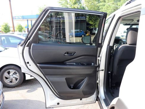 Used 2025 Nissan Pathfinder SV AWD/4WD image 30