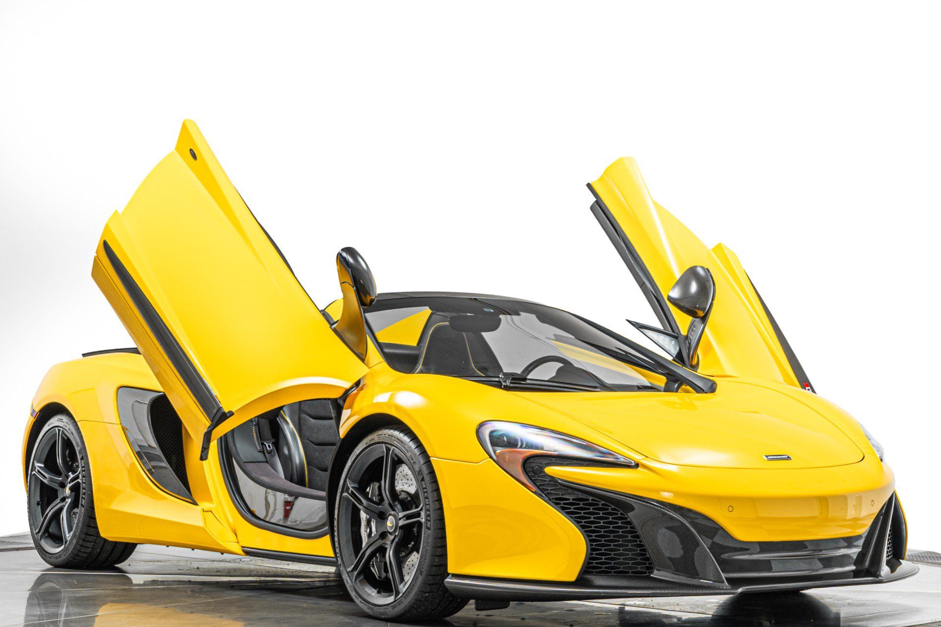 Used 2015 McLaren 650S Spider RWD image 31