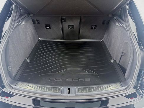 Certified 2023 Porsche Macan AWD/4WD image 22