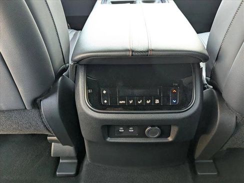 Used 2025 Nissan Armada PRO-4X image 18