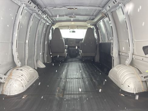 Used 2019 Chevrolet Express 2500 image 9