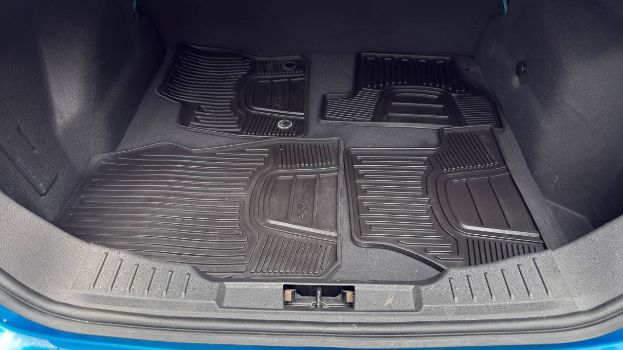 Used 2013 Ford Focus SE w/ SE Winter Pkg FWD image 33