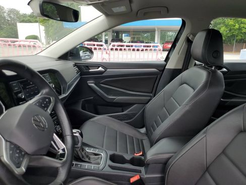 Used 2024 Volkswagen Jetta SE FWD image 17