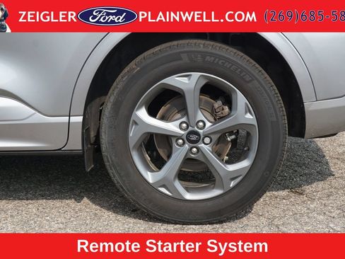 Used 2024 Ford Escape ST-Line w/ Tech Pack #1 AWD/4WD image 9
