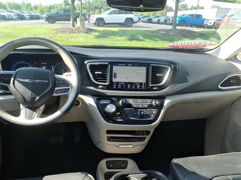Certified 2020 Chrysler Pacifica Limited FWD image 11
