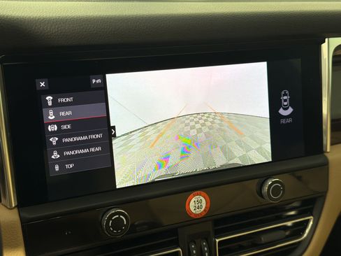 Certified 2026 Porsche Macan AWD/4WD image 18