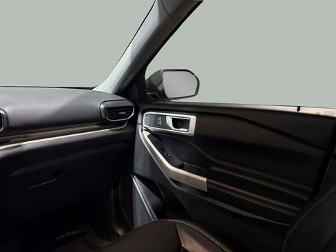 Used 2022 Ford Explorer XLT w/ Equipment Group 202A image 22