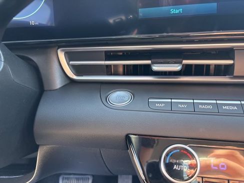 New 2026 Hyundai Elantra Limited FWD image 23