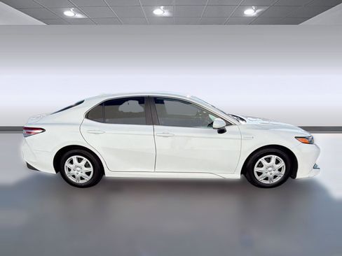 Used 2019 Toyota Camry LE FWD image 7