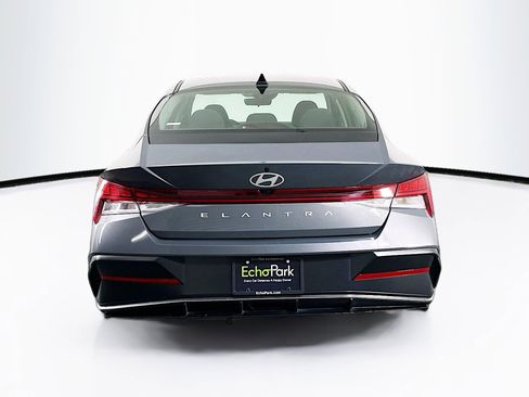 Used 2025 Hyundai Elantra SEL FWD image 7