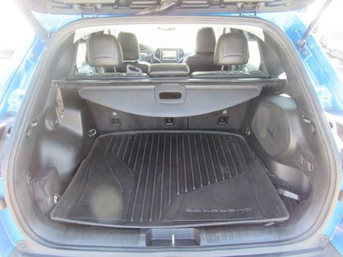 Used 2019 Jeep Cherokee Trailhawk AWD/4WD image 27
