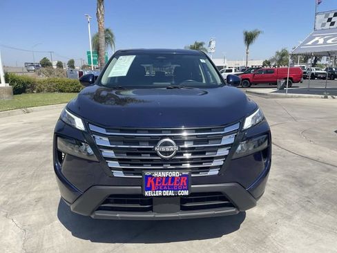 Used 2025 Nissan Rogue SV FWD image 3