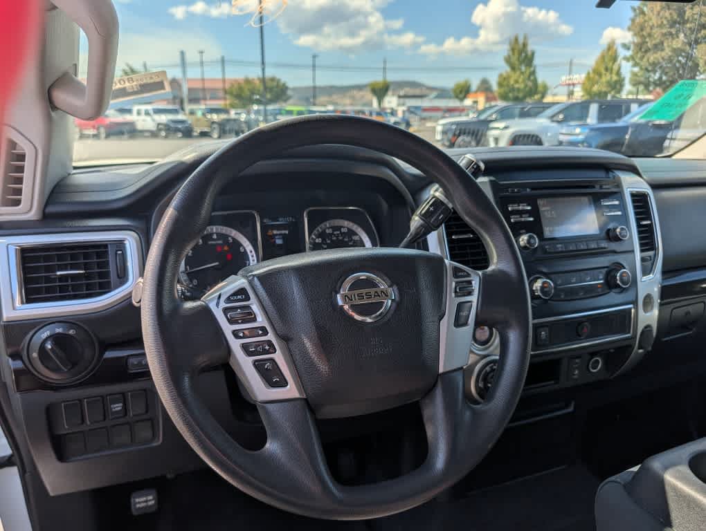 Used 2017 Nissan Titan SV AWD/4WD image 24