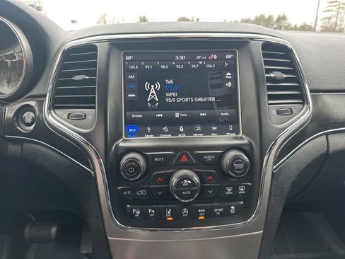 Used 2018 Jeep Grand Cherokee Limited image 21