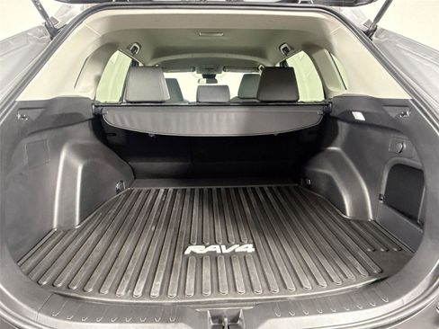 Used 2022 Toyota RAV4 XLE image 36