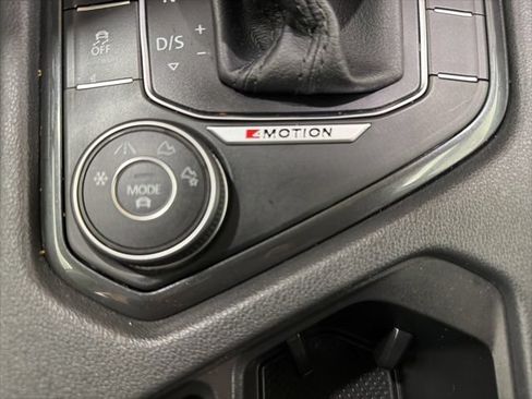 Used 2018 Volkswagen Tiguan SEL w/ 3rd Row Seat Package AWD/4WD image 41