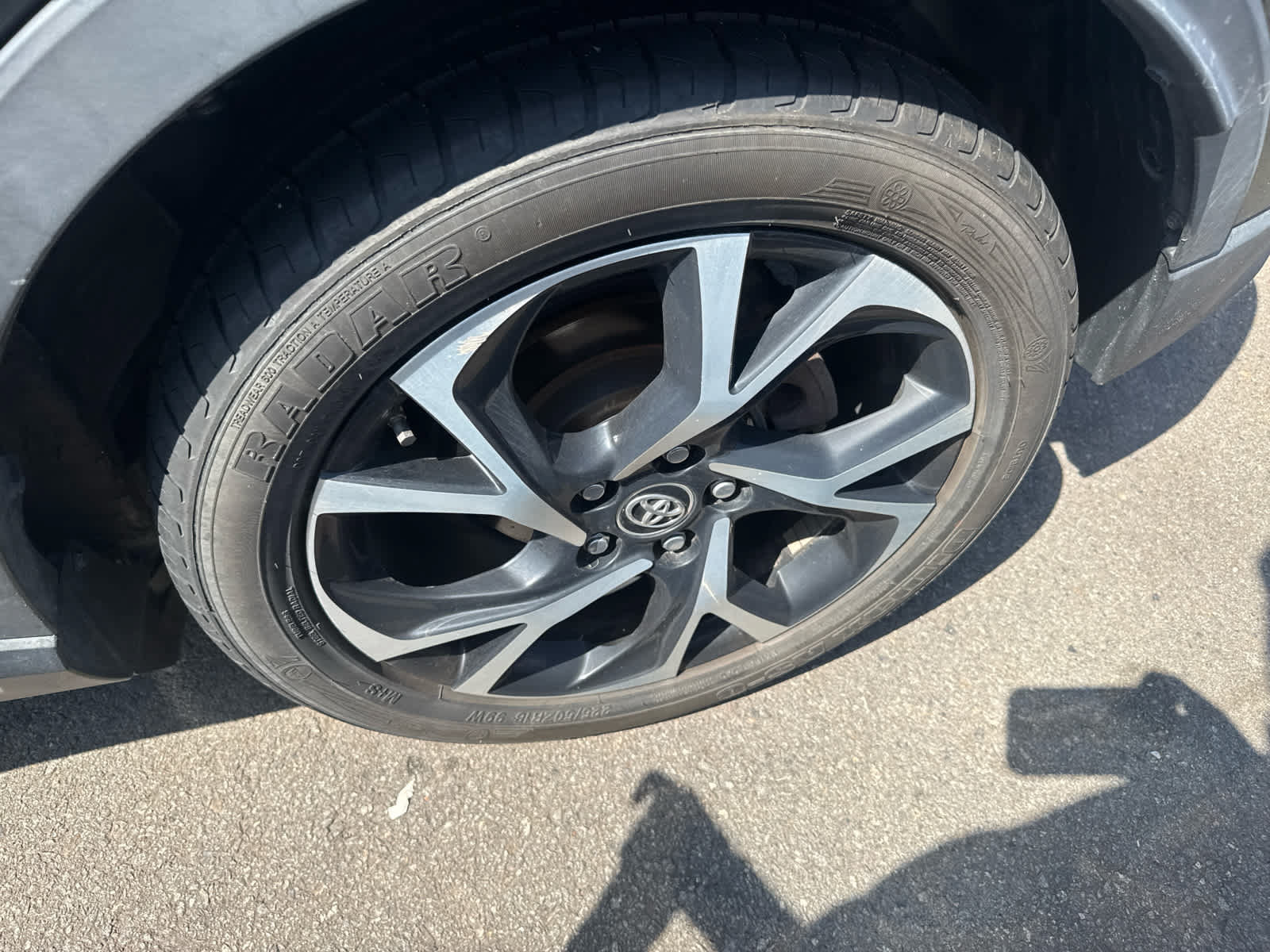 Used 2018 Toyota C-HR XLE FWD image 8
