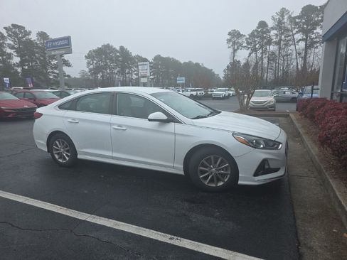Used 2019 Hyundai Sonata SE image 2