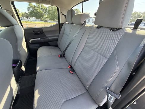 Used 2022 Toyota Tacoma SR5 RWD image 17